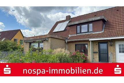 Solarthermie zur Warmwasserversorgung! Teilunterkellerte Doppelhaushälfte mit Garage und Terrasse - Sörup