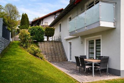 Großzügige 3,5-Zimmer-Wohnung mit Garten, zwei Terrassen & Garage - Büchlberg