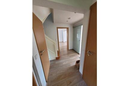 Haus zu vermieten - 900,00&nbsp;EUR Kaltmiete, ca.&nbsp; 85,00&nbsp;m&sup2; in Hönningen (PLZ: 53506)