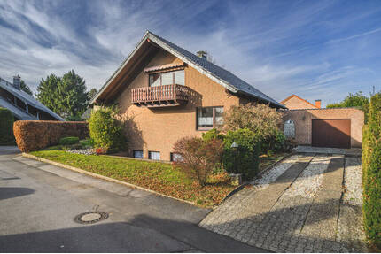 Freistehendes Einfamilienhaus mit sonnigem Grundstück, Garage und Einliegerwohnung - Stolberg (Rheinland) Mausbach
