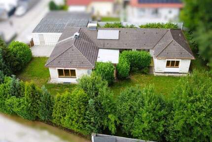 **Ebenerdiger Wohnkomfort mit 200 m² Wohnfläche** Stilvoller, ruhig gelegener Bungalow mit Garten - Mettenheim / Hart Mettenheim-Hart