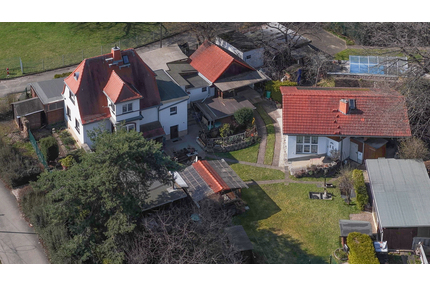 Einfamilienhaus mit Poolhaus, Nebengebäuden und viel Garten! - Gera