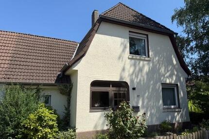 Zentrale Doppelhaushälfte mit Garten und Garage in PeineSüdstadt