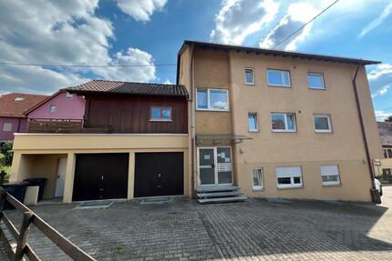 Frisch renovierte 3-Zimmer-Wohnung mit Einbauküche - Eningen unter Achalm