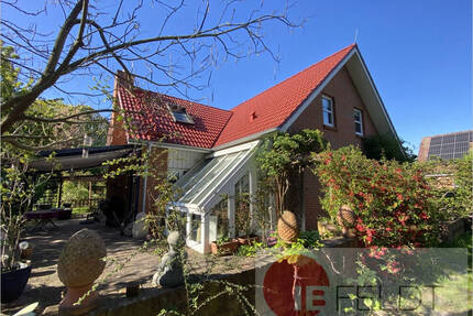 Ihr neuer Wohntraum in Stahnsdorf: Großes Einfamilienhaus mit Wintergarten auf idyllischem Grundstück in ruhiger Lage