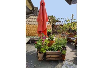 Haus zum Mieten in Bornheim 2.090,00 € 220 m²