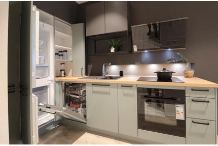 Modernisierte Doppelhaushälfte mit neuer Einbauküche, Garage - Amberg