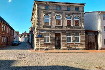 Mehrfamilienhaus in Parchim - 149.000,00&nbsp;EUR Kaufpreis, ca.&nbsp; 300,00&nbsp;m&sup2; in Parchim (PLZ: 19370)
