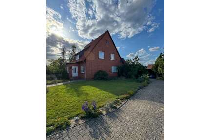 Teilvermietetes traumhaftes Zweifamilienhaus mit riesigem Grundstück! - Gifhorn_Kreis Wesendorf