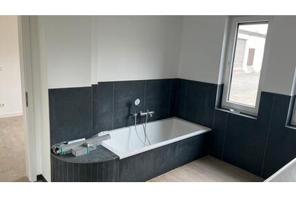 Erstbezug nach Kersanierung: helle EG Wohnung in Alleinlage - Friedberg (Hessen)