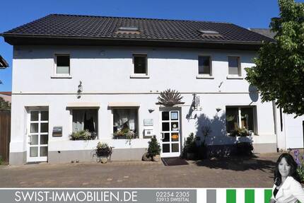 Flexibel und außergewöhnlich: Wohn- und Geschäftshaus mit zusätzlichem Wohn- und Wirtschaftsgebäude - Swisttal / Ollheim