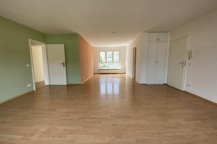 Ruhige 5-Zimmer-Wohnung mit guter U-BahnBus-Autobahn-Anbindung - Oberursel (Taunus)