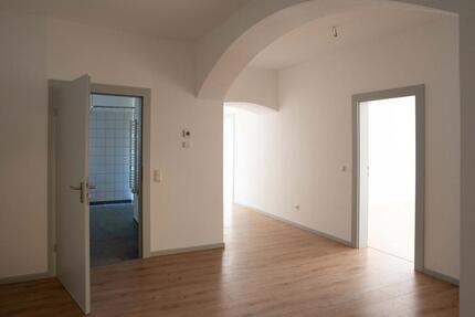 Altbauwohnung im Stadtpark - 1.099,00&nbsp;EUR Kaltmiete, ca.&nbsp; 122,14&nbsp;m&sup2; in Deggendorf (PLZ: 94469)