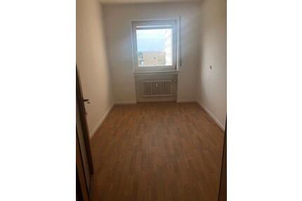 130 große 5 Zimmerwohnung in Kassel mit Abstellraum & Gäste WC & Balkon & Aufzug ( KS-MBS50a-3-4 )