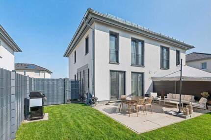 Moderne Doppelhaushälfte mit hochwertiger Ausstattung und individuellem Charakter - Schulzendorf