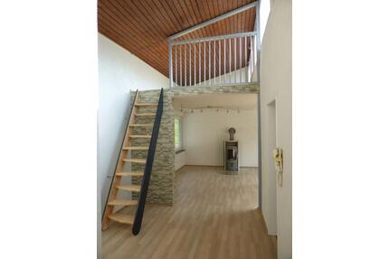 Schöne 3 Zimmer Wohnung mit Terrasse, Balkon und Galerie - Höfen an der Enz