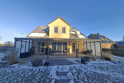 Familienfreundliches Einfamilienhaus mit großer Glas-Terrasse & moderner Energietechnik - Süderbrarup