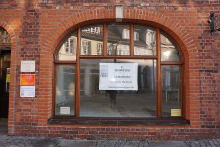 Ladenfläche 130m² in 1B-Lage , Am Sande in 21335 Lüneburg, Ladengeschäft, Einzelhandelsfläche , zzgl. 30m² Nebenflächen - sofort frei