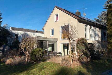 Wunderschönes Haus - ruhig, zentral - möbliertteilmöbl. möglich - Nürnberg Zerzabelshof
