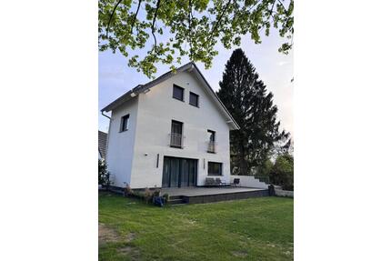 Freistehendes KfW-40+ Haus von 2024 in ruhiger Lage - Solingen Wald