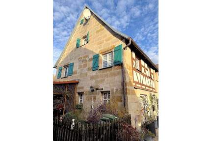 Fachwerk trifft Sandstein: Ein Haus mit Charakter und großzügigem Raumangebot - Lauf Heuchling