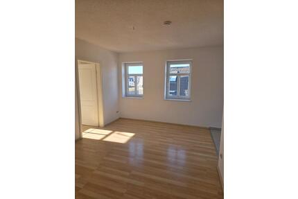 Gemütliche 2-Raum-Dachgeschosswohnung (ca. 59 m²) mit Balkon & Stellplatz in Döbeln