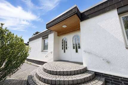 Haus zum Kaufen in Rösrath 660.000,00 € 203.17 m²