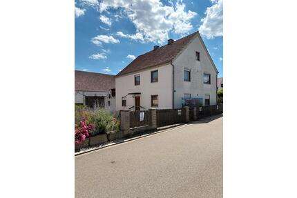 Ehemalige landwirtschaftliche Hofstelle mit 1561 m2 Grund - Egweil