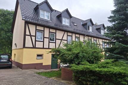 2-Zimmer-Wohnung mit Einbauküche in ruhige Wohnlage in einem Dreiseitenhof in Hirschfeld (Reinsberg) - Reinsberg / Hirschfeld