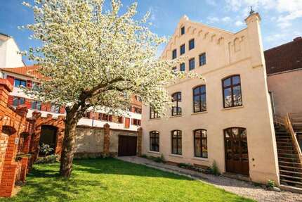 Haus zum Kaufen in Wismar 888.888,00 € 500 m²
