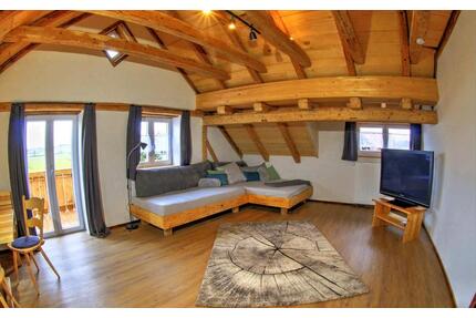 Ferienwohnung im Allgäu. Beim urigen Mattes. Schöne Dachwohnung - Altusried