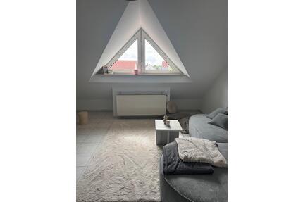 Schöne 2 Zimmer Dachgeschosswohnung in Mainz-Kastel - Wiesbaden