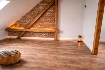 Schicke Dachgeschoßwohnung nach Komplettsanierung mit Kamin & EBK - Wittenberg Lutherstadt