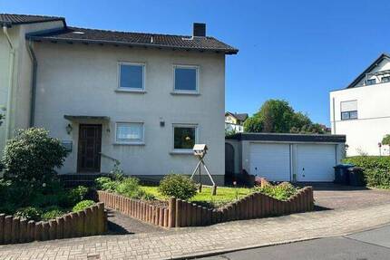 Familienfreundliche Doppelhaushälfte in Top Lage Petersberg