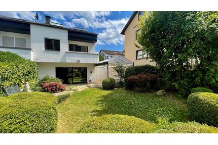 Townhouse in Böblingen with nice yard from August 15. onwards - Stadthaus in Böblingen mit schönem Garten ab 15. August