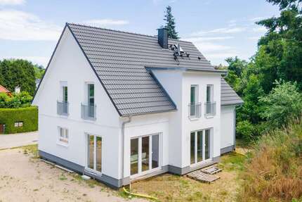 Haus zum Kaufen in Strausberg 650.000,00 € 158.33 m²