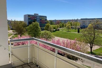 Was für ein Ausblick - 360,00&nbsp;EUR Kaltmiete, ca.&nbsp; 59,21&nbsp;m&sup2; in Gotha (PLZ: 99867)