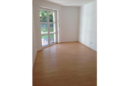 Schöne helle 2 Zimmer-Wohnung mit Garten - Lage