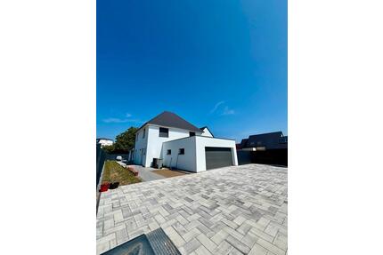 Einfamilienhaus mit Pool, wohnen in ruhiger grenzlage - Breisach am Rhein