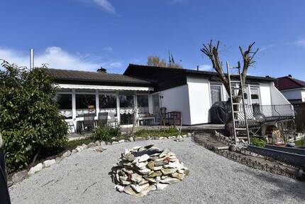 Liebevoll gestalteter Bungalow für die Familie mit Terrasse und sehr einladendem Garten - Altdorf bei Nürnberg Röthenbach