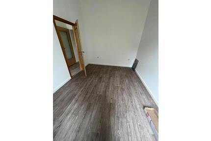 Stadtzentrale 2 Zimmer Wohnung mit neuer Küche, bezugsfertig, frisch renoviert - Lüdenscheid Staberg
