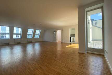 Wohnung zum Mieten in Berlin 3.374,60 € 204.54 m²