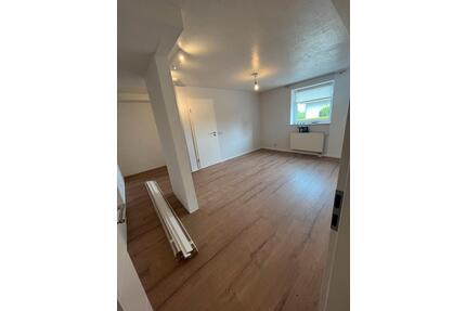 1-Zimmer-Souterrainwohnung – renoviert, zentrale Lage in Waldeck