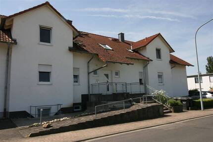 2 Zimmer-Wohnung mit Balkon im Dachgeschoss von Ziegenhain in ruhiger Lage zu vermieten - Schwalmstadt