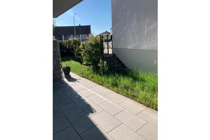 2,5-Zimmer-Wohnung mit Terrasse und Garten in Alteglofsheim