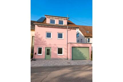 Stilvolle Neubau-Doppelhaushälfte mit Garten, PV-Anlage & Küche - Schorndorf