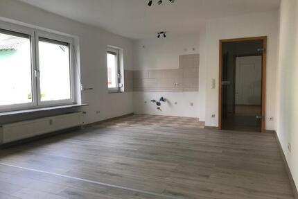 Helle, schöne 2-Zimmer-Wohnung mit Garage, Nähe Hochschule - Hof Christiansreuth