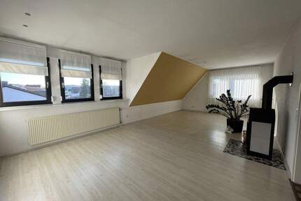 Große 5-Zimmer-DG-Wohnung inkl. EBK, Kaminofen u. herausragendem Preis-Leistungsverhältnis - Herzogenaurach Niederndorf