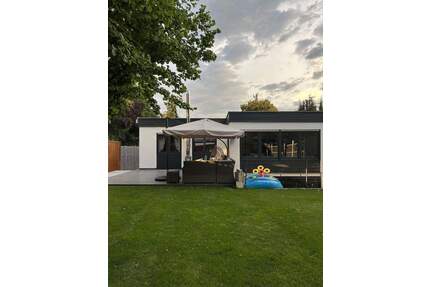 Lichtdurchfluteter Reihenbungalow mit Garten und Sauna in ruhiger Lage - Puchheim Puchheim Bahnhof