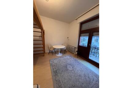 Zimmer mit Bad und Balkon in einer mädchen Wg - Karlsruhe Südstadt